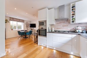 Kitchen / Dining - click for photo gallery